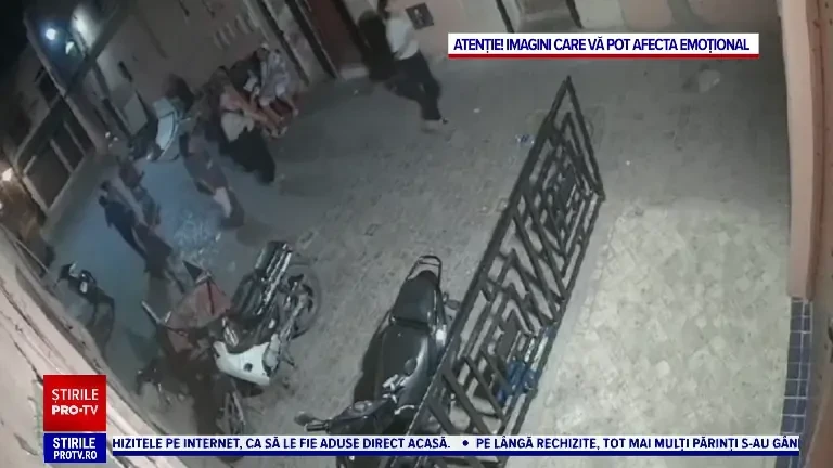 Momentul în care localnicii din Maroc sunt surprinși, pe străzi, de cutremur. „Mi-am pierdut cele două fiice” | VIDEO