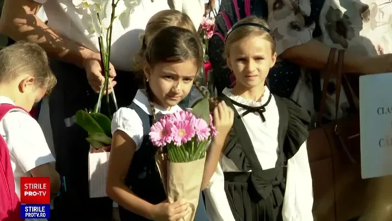 Sute de mii de elevi învață în containere, în schimburi sau cu toalete în curte. Câți profesori necalificați sunt la catedră