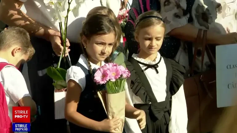 Sute de mii de elevi învață în containere, în schimburi sau cu toalete în curte. Câți profesori necalificați sunt la catedră