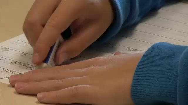 Măsură neașteptată în sistemul de învățământ din Suedia. Copiii revin la scrisul de mână