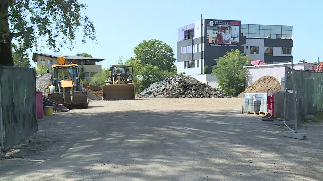 Companie a Primăriei Capitalei, amendată pentru praful pe care îl face pe un șantier. „Am zugrăvit de cinci ori până acum”