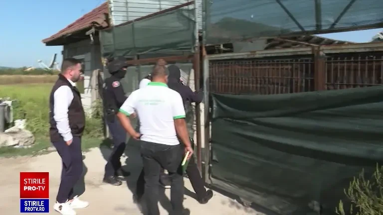 Descinderi la depozitele de fier vechi din Strehaia. Comisarii au găsit cartuşe pentru imprimante, aduse din străinătate