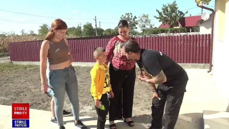 Locuiau într-un bordei din Iași. Acum, patru copii necăjiți și mama lor au primit o casă. Cum te poți implica în Casa Share