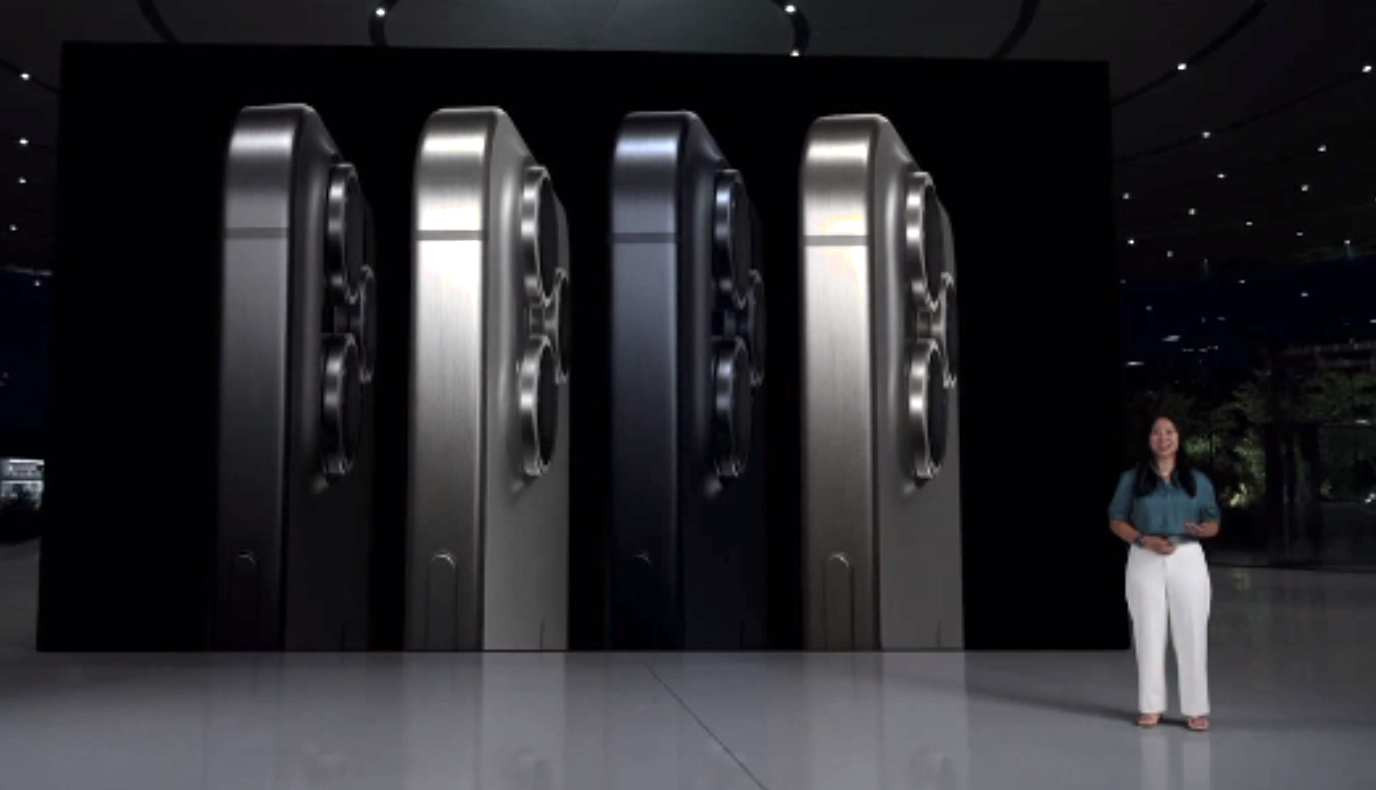 Noutățile absolute pe care le aduce noua gamă iPhone 15. Ce face butonul de volum de pe lateral și care telefon e din titan