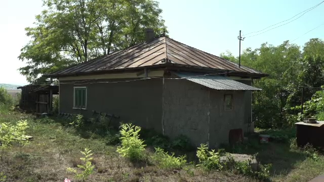 Un bătrân din Iași l-a înjunghiat pe iubitul nepoatei sale. Cuplul ajunsese la confruntare fizică în casa bărbatului