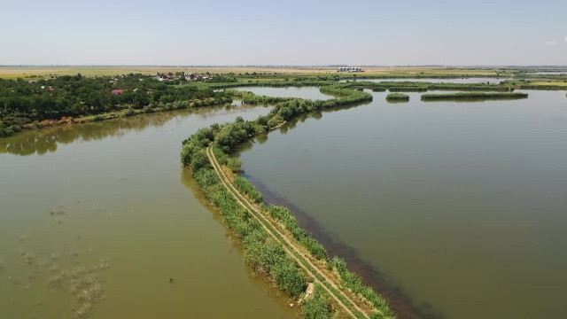 Prinși în plase de incompetență. România se laudă că are apă, dar nu știe să facă afaceri cu pește, spre deosebire de bulgari