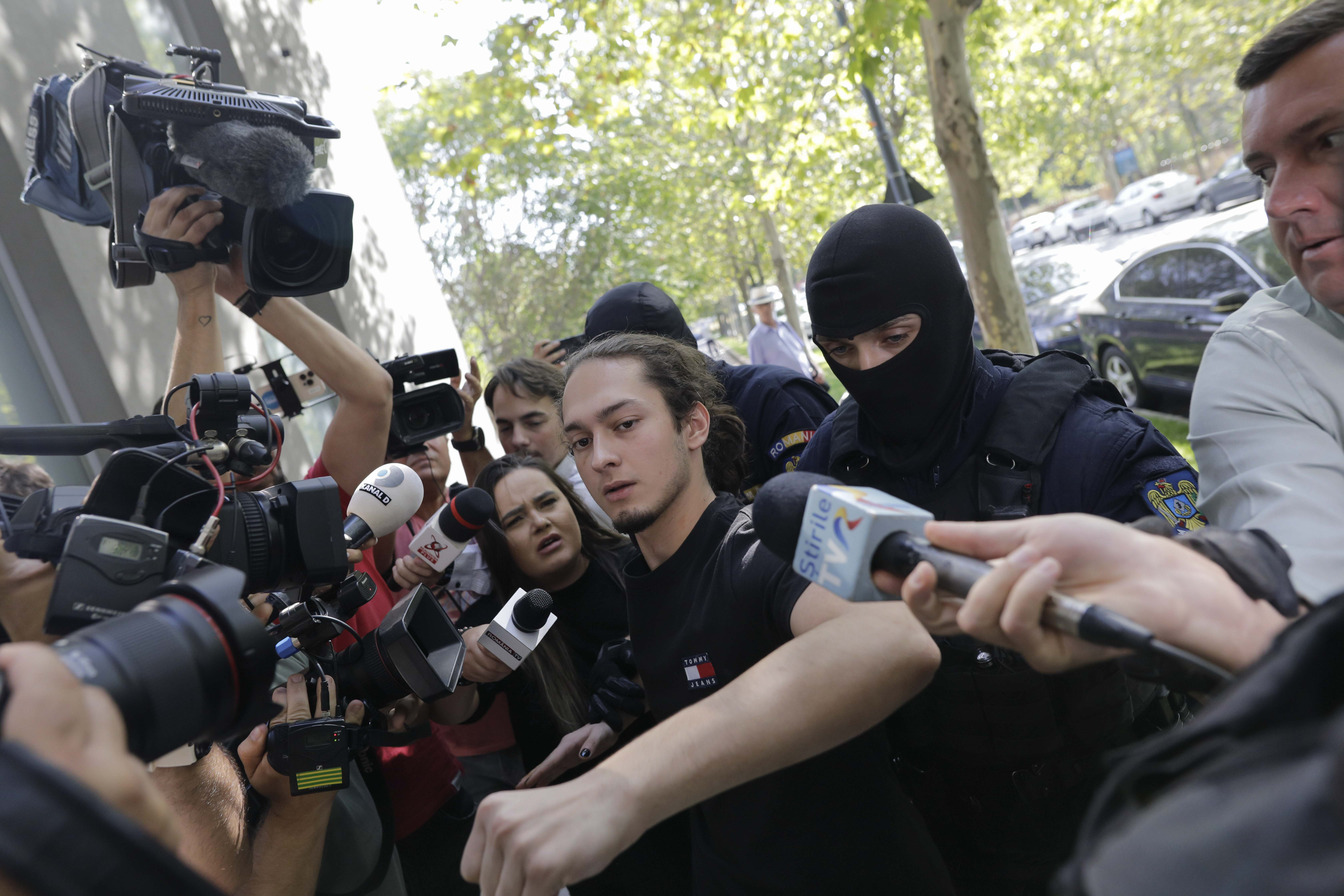 Cine este de fapt Tudor Duma și ce legătură ar avea cu Vlad Pascu. Ar fi spart depozitul farmaceutic de la Spitalul Floreasca