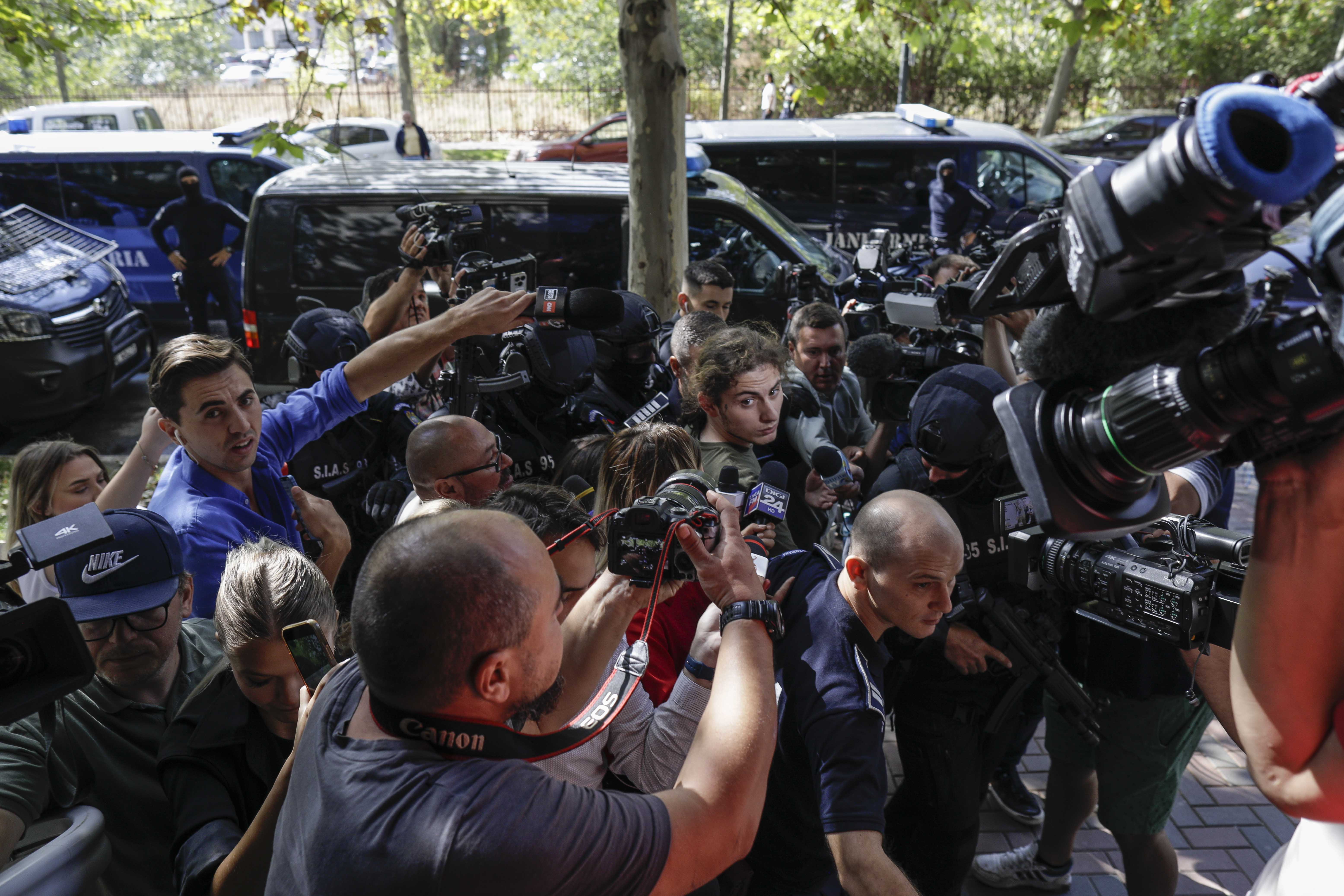 Ce riscă mama lui Vlad Pascu, tânărul care a provocat tragedia de la 2 Mai. Și tatăl lui a fost prezent la audieri