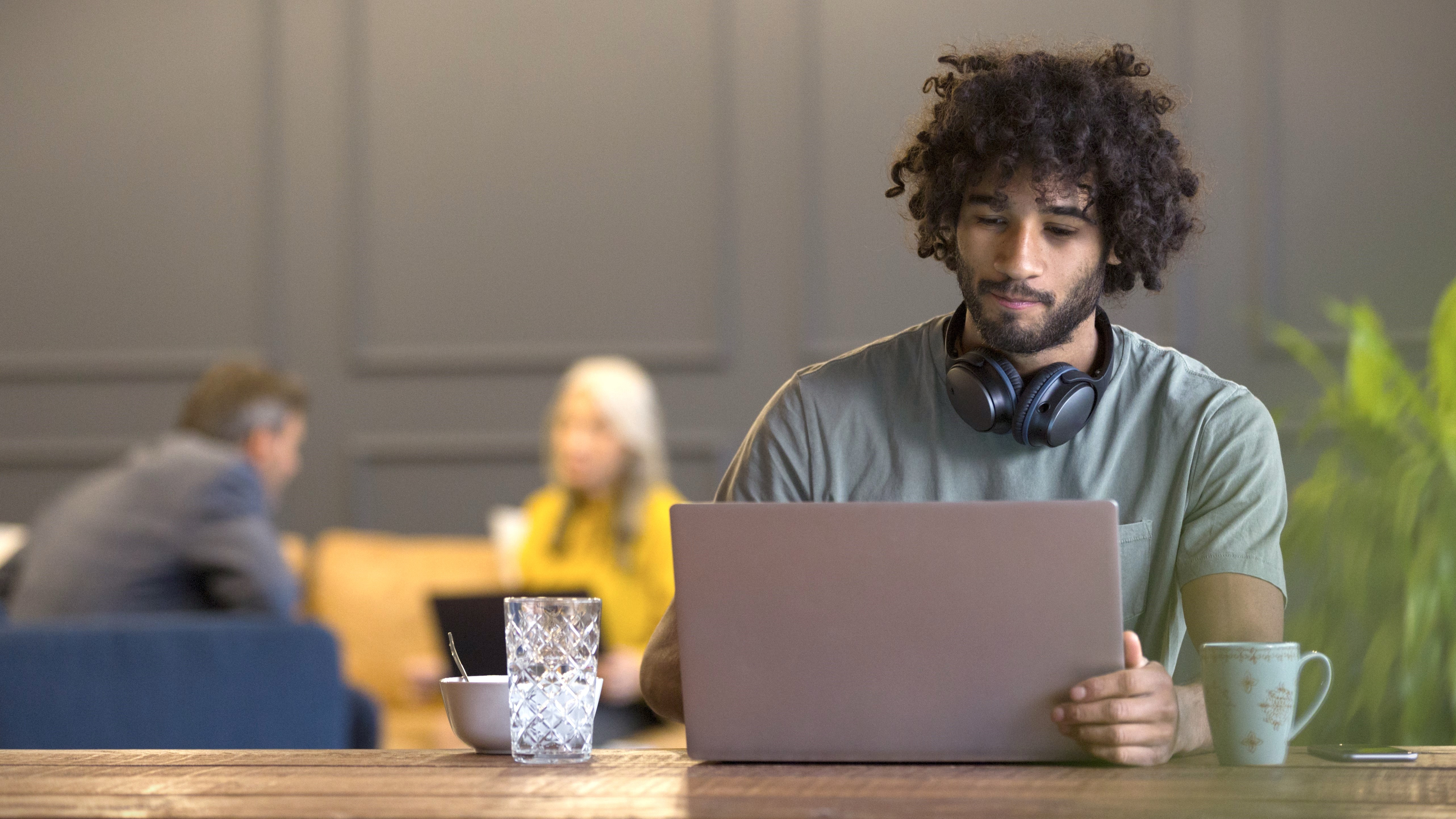 Generația Z vrea să muncească, dar nu oricum, și nu pe orice salariu. “Vreau taskuri si challenge-uri”