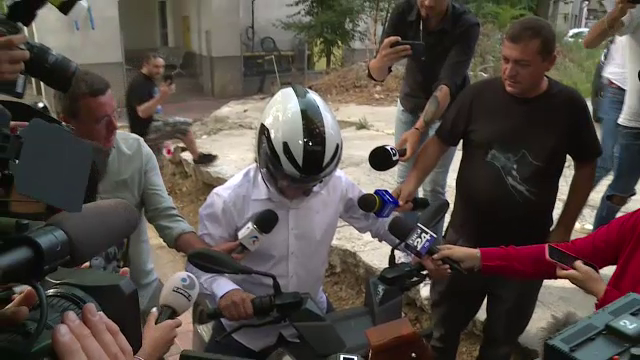 Tatăl lui Vlad Pascu, cercetat după ce a fost pe punctul de a lovi jurnaliștii cu motocicleta