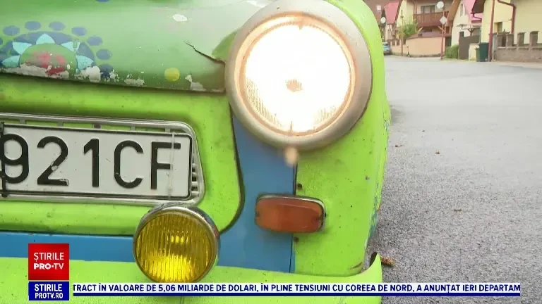 Un artist european face muzică la Trabant. Mașina a căpătat o nouă viață în mâinile lui
