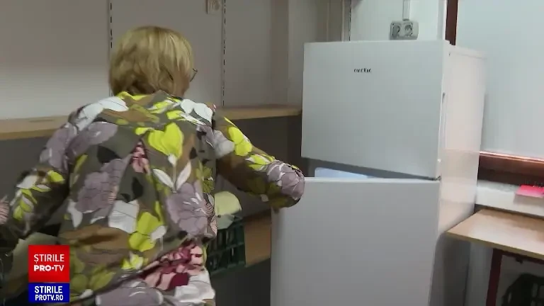 Programul „Masa caldă în școli” șchiopătează și anul acesta. Elevii nu au găsit până acum pe bănci nici măcar lapte sau corn