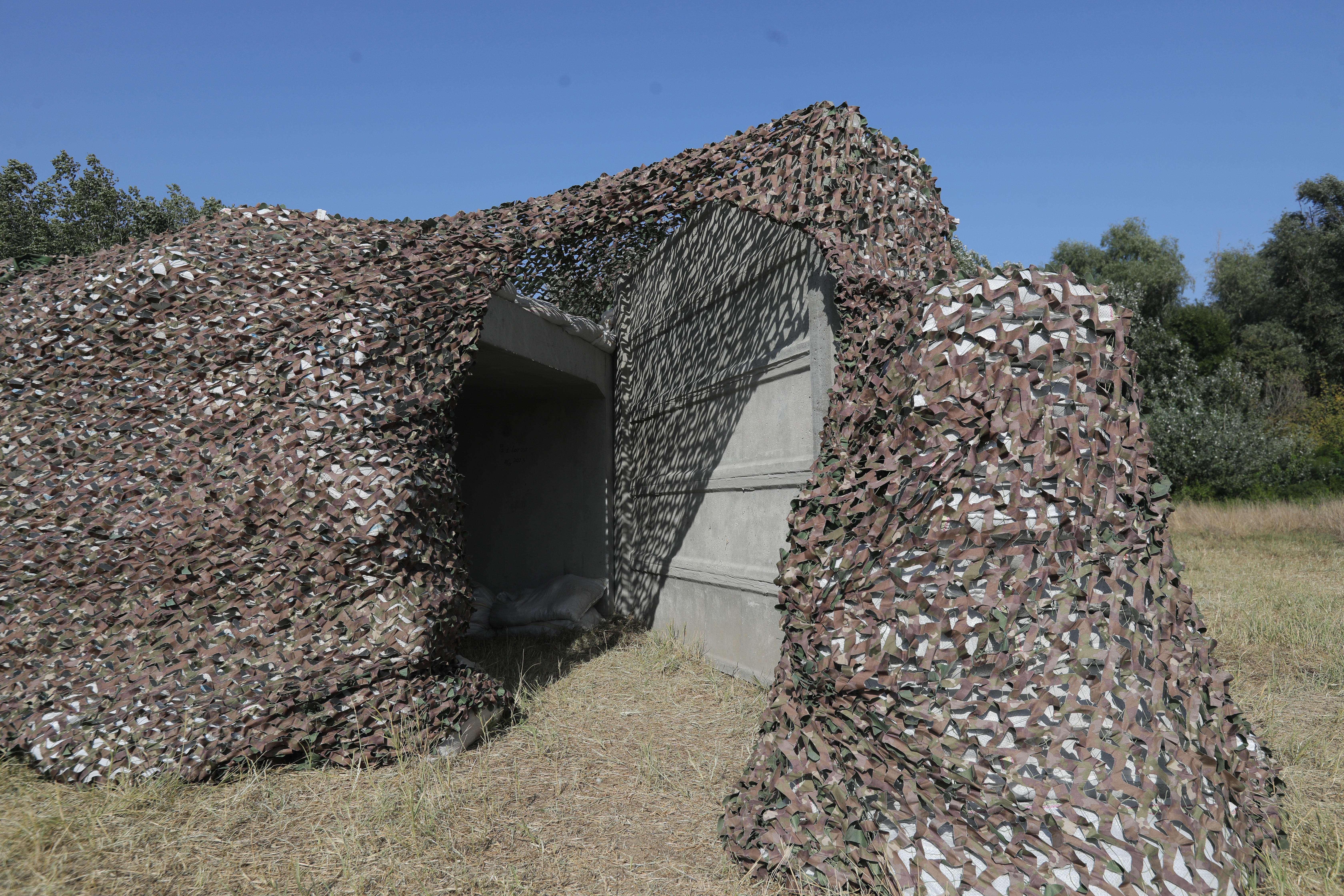 Viața oamenilor din localitatea în care cad drone rusești. Sunt pregătiți să fugă în noile adăposturi. „Acum e sigur”