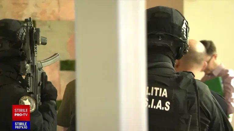 STENOGRAME. Ce vorbeau Vlad Pascu și mama lui în arest. Ea se plângea câți bani trebuie să cheltuiască pentru a-l salva