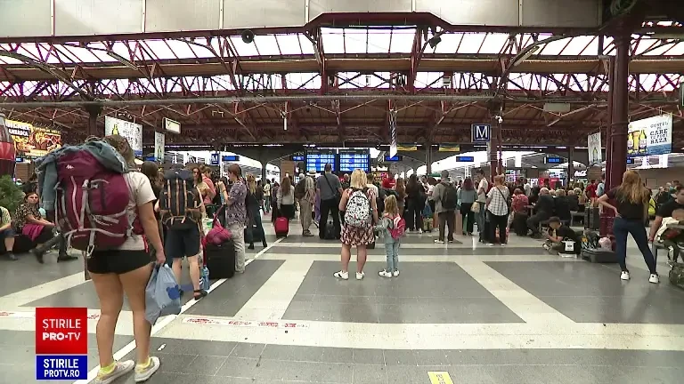 Greva ceferiștilor a produs haos în gări. Unele trenuri au fost oprite în câmp, iar mulți călători au ratat zboruri