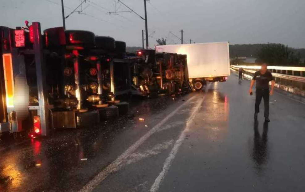 Un tânăr din Republica Moldova a murit într-un accident, în Galați. O femeie a fost rănită