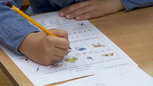 Părinţii oferă anual între 150 şi 1.000 de lei unităţilor de învăţământ, pentru fondul clasei, deși practica este ilegală