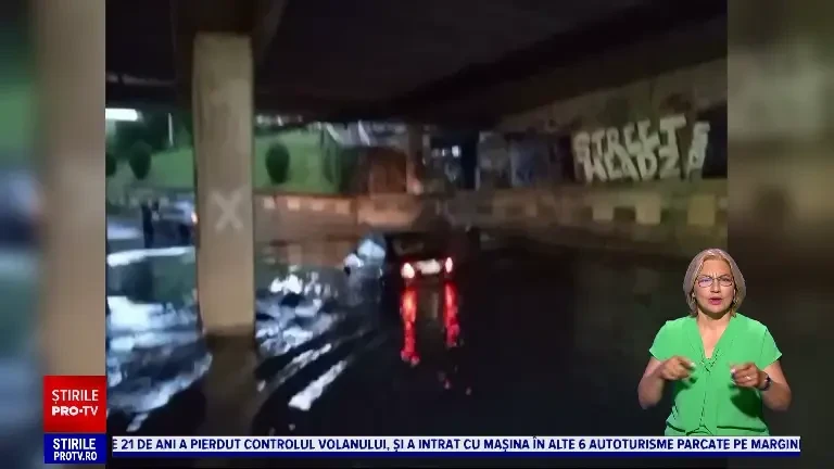 Cluj-Napoca, lovit de vreme rea. Mai multe zone din oraș s-au transformat în piscine în urma ploilor