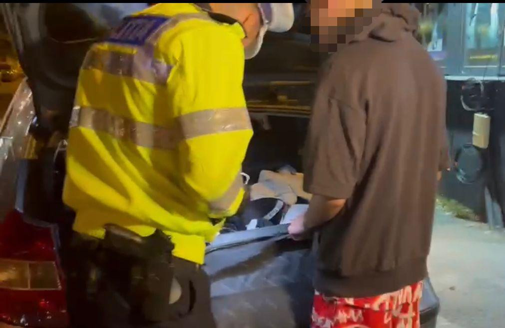 Șofer de 22 de ani, testat preliminar pozitiv la cocaină, în Capitală. Era în maşină cu soţia însărcinată şi un copil mic