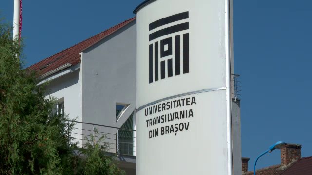 Un profesor universitar ar fi agresat sexual două studente pe care le-a chemat la pregătire individuală, în Brașov