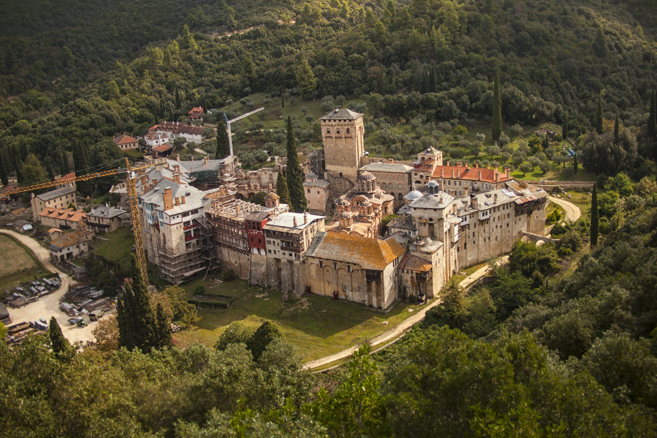 Caz șocant pe Muntele Athos. Un călugăr român este acuzat că a bătut un călugăr din Belarus