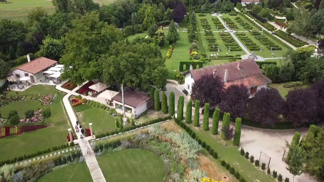 Grădinile spectaculoase ale Transilvaniei. Locul neștiut unde pare că se deschid porțile Raiului