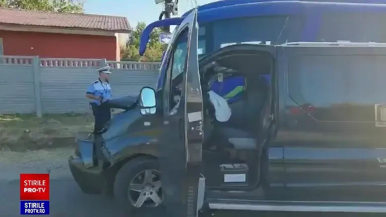 Un autobuz şi o autoutilitară s-au ciocnit în Olt. 55 de persoane, implicate în accident. Planul Roșu a fost dezactivat