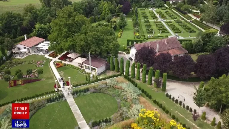 Grădinile spectaculoase ale Transilvaniei. Locul neștiut unde pare că se deschid porțile Raiului