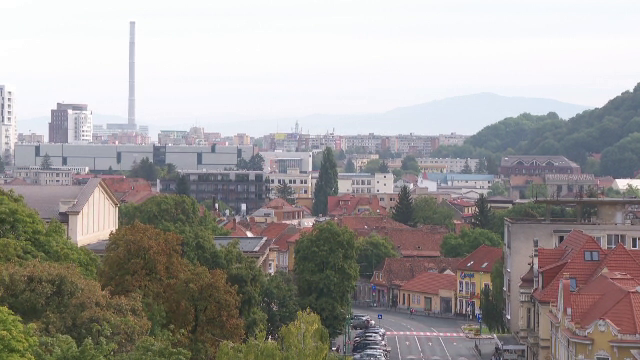 Aerul din Brașov a devenit toxic din cauza haldei de gunoi a orașului. Oamenilor le e frică să mai deschidă geamurile