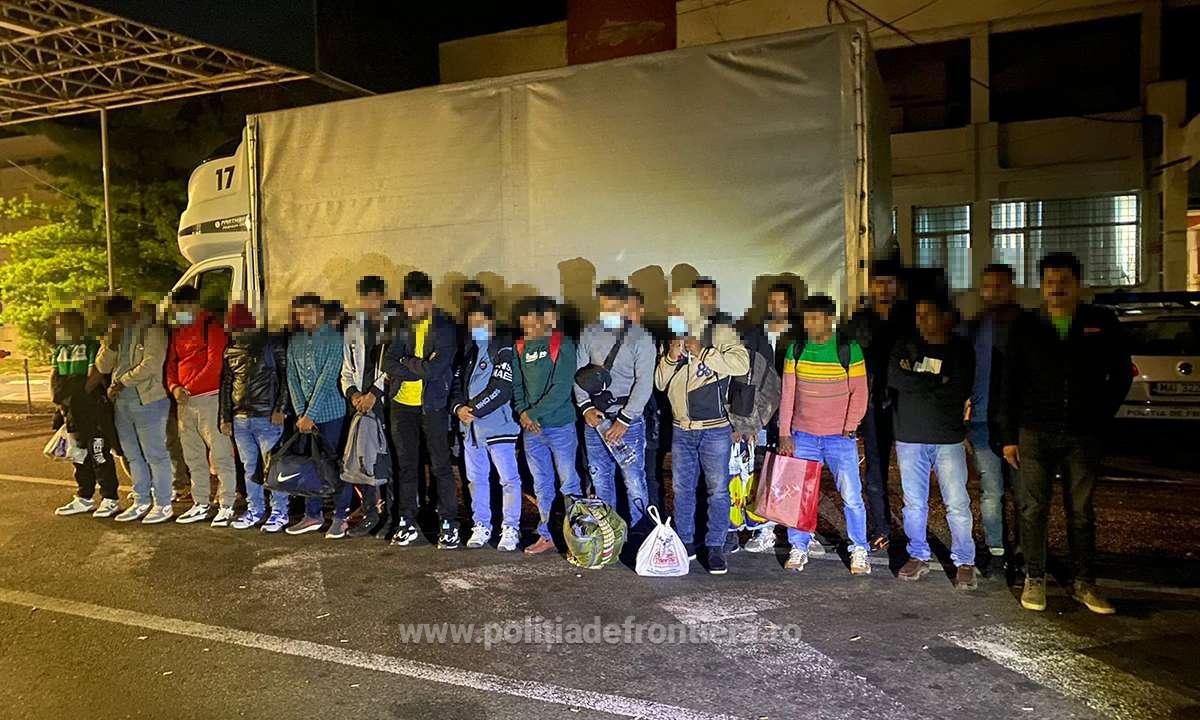 77 de migranţi, prinşi c&acirc;nd &icirc;ncercau să iasă ilegal din Rom&acirc;nia