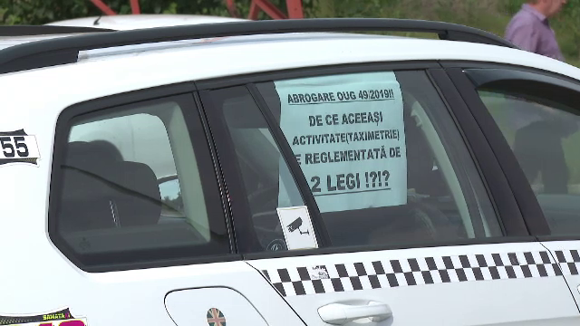 Protestul taximetriștilor a dat traficul peste cap în marile orașe. „Sunt două legi pe același segment”