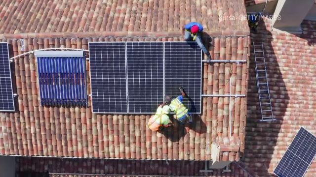 Guvernul vrea să ofere vouchere de 25.000 de lei pentru românii care au panouri fotovoltaice, ca să își instaleze și baterii