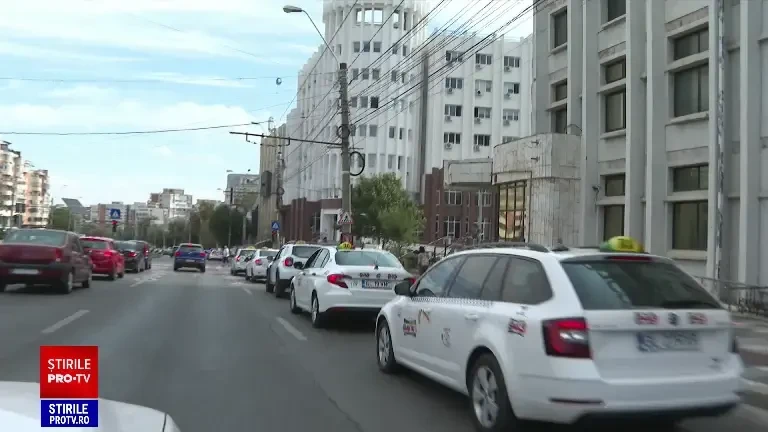 Protestul taximetriștilor a dat traficul peste cap în marile orașe. „Sunt două legi pe același segment”