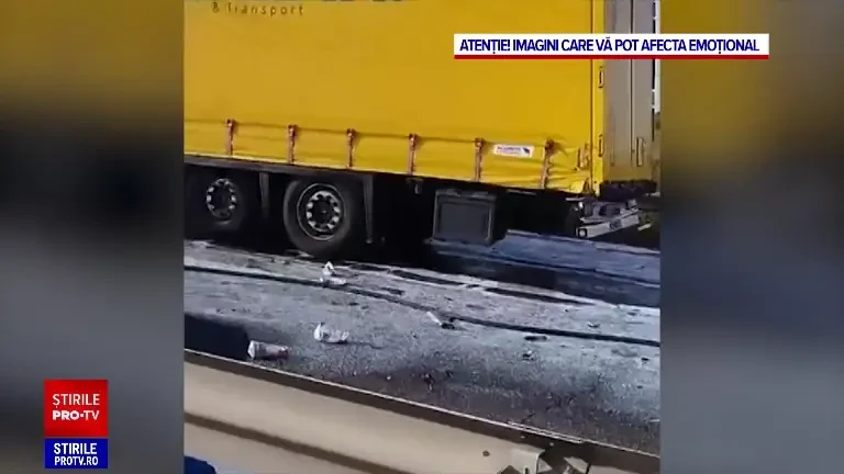 ANIMAȚIE GRAFICĂ. Cum a fost strivit microbuzul între două TIR-uri, pe A1. Muncitorii din vehicul au murit pe loc