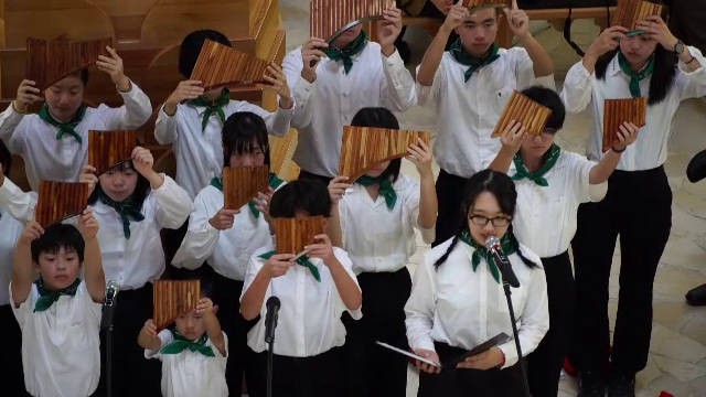 Concert inedit la Timișoara. Elevii unei școli din Japonia au cântat la naiuri făcute din lemnul unui copac de la Hiroshima