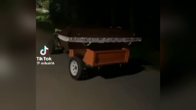 Caz ireal în Vaslui. L-a ucis și l-a dus la preot în sicriu, să-l îngroape. Refuzat, s-a dus să bea, cu sicriul lăsat în drum