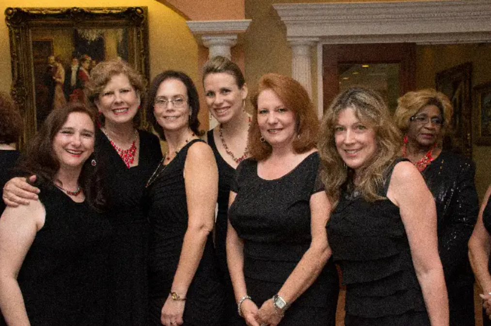 O mireasă din SUA a avut 168 de domnișoare de onoare și a intrat în Cartea Recordurilor. „Nu am putut să refuz pe nimeni”