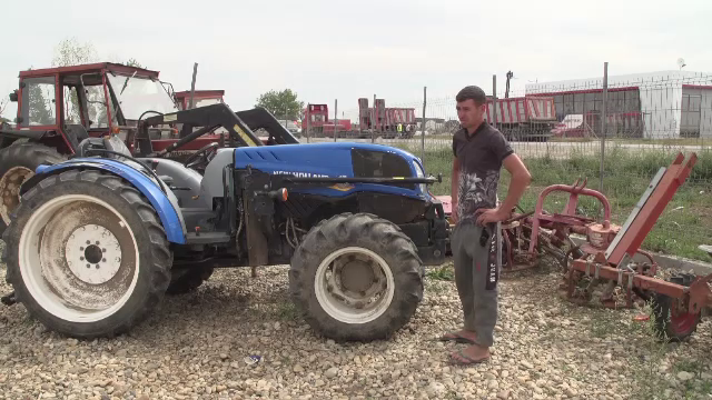 Furt de zile mari dintr-o gospodărie. Un fermier a rămas fără patru tractoare care valorau în total 30.000 de euro