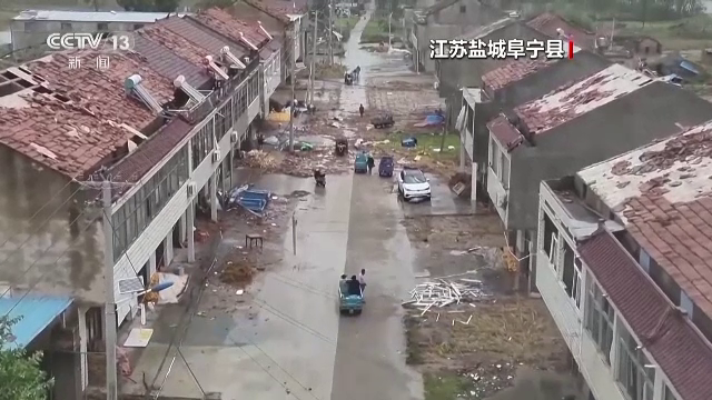 O tornadă puternică a făcut prăpăd în estul Chinei. Cel puțin 10 persoane au murit și peste o mie de case au fost avariate