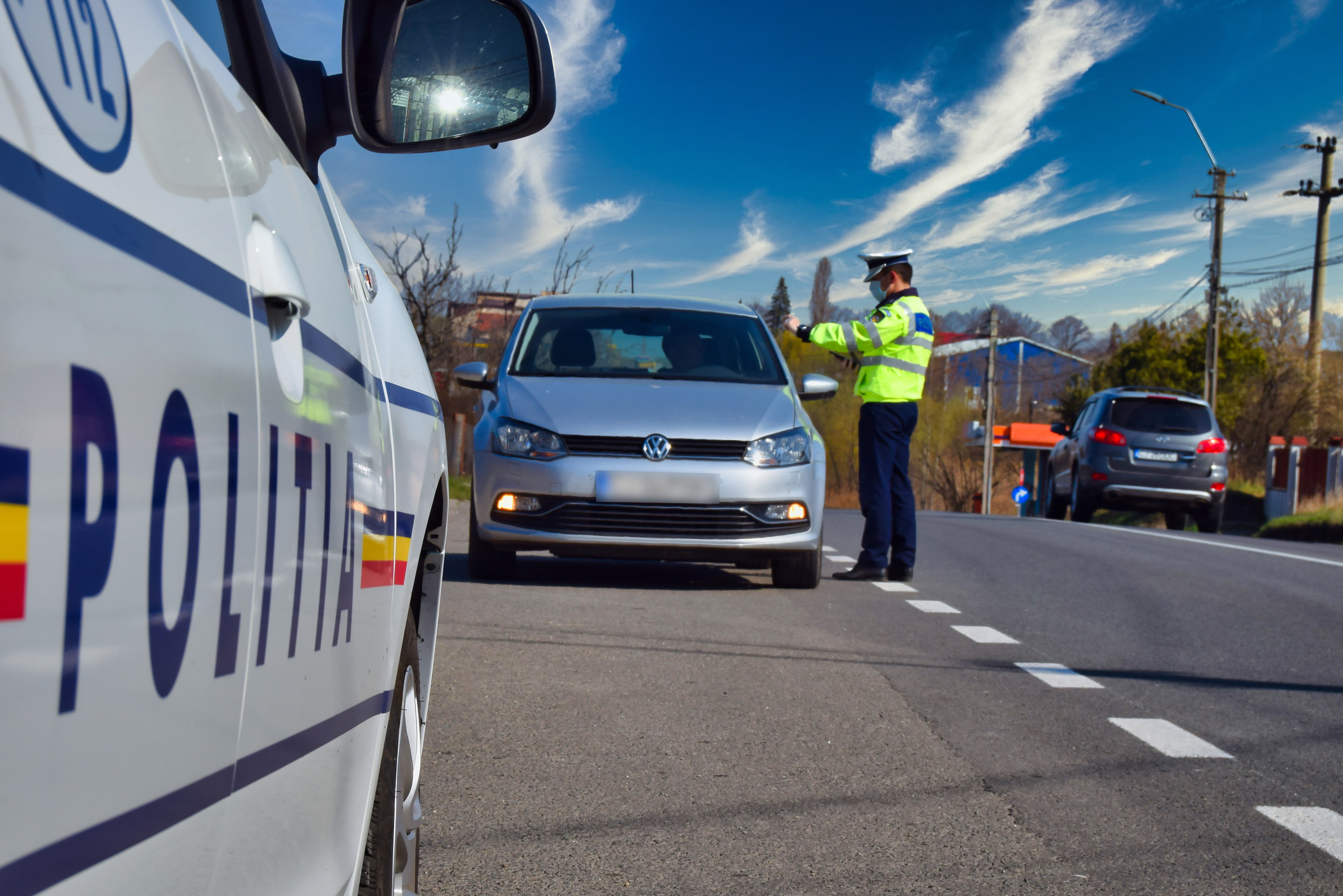 A condus fără permis și sub influența drogurilor. Un bărbat din Maramureș a fost reținut