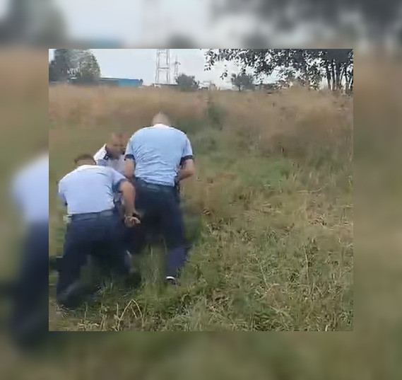 Momentul în care polițiștii îl prind pe şoferul din Galați, care a condus cu viteză și a făcut manevre periculoase | VIDEO
