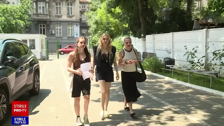 Noi reguli în Educație. Burse de merit pentru elevii cu medii de 6 și 7, cei cu 9 ar putea rămâne fără