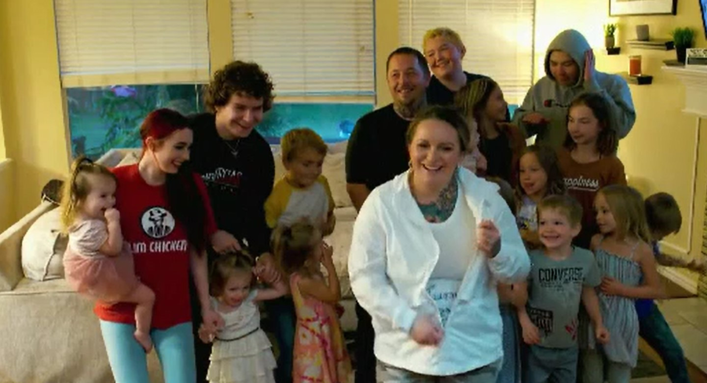 Câți bani cheltuie lunar, pe mâncare, un cuplu care are 19 copii. Incredibil în câte camere trăiesc