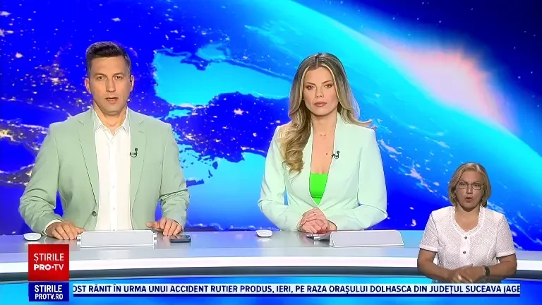 Momentul în care un șofer teribilist intră într-o depășire periculoasă provoacă un accident. Două persoane au ajuns la spital