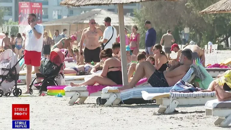 Plajele de pe litoralul românesc au fost pline și sâmbătă. Vremea frumoasă i-a încurajat pe turiști să stea întinși la soare