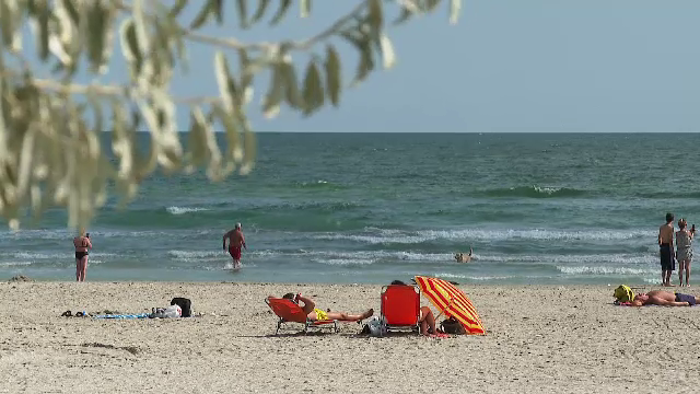 Temperaturile ridicate atrag tot mai mulți oameni pe litoralul românesc. „Este mult mai civilizat turismul acum”