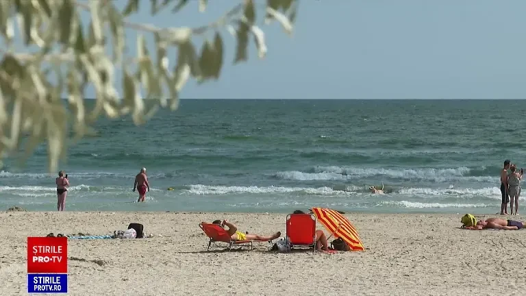 Temperaturile ridicate atrag tot mai mulți oameni pe litoralul românesc. „Este mult mai civilizat turismul acum”