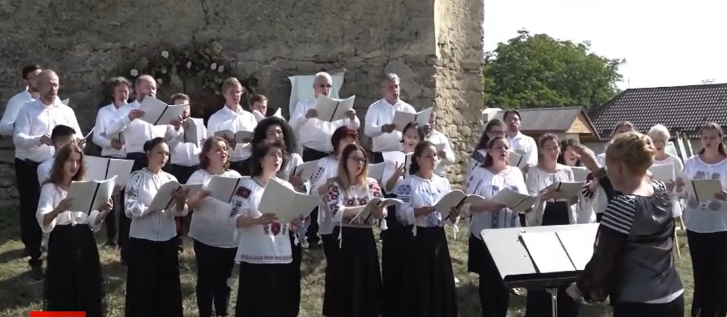 Artiștii Filarmonicii din Iași au susținut un concert pentru salvarea unei biserici vechi de 400 de ani