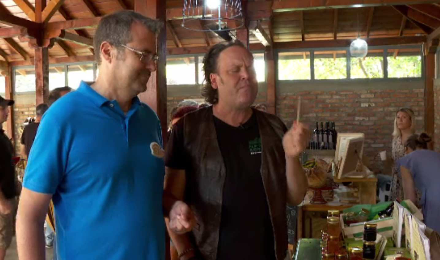 Târgul de „slow food” din Ținutul Buzăului, vizitat de celebrul Charlie Ottley. Ce a zis de zacusca cu trufe