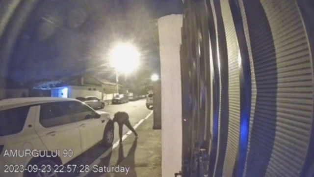 Un tânăr a fost filmat în timp ce taie cauciucuri pe străzile din Constanța. Oamenii legii au primit 20 de reclamații